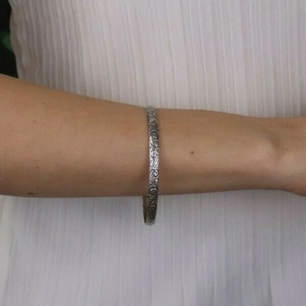 Sterling Silver Swirl Pattern Bangle Bracelet 7 3/4" inch - Picture 2 of 6